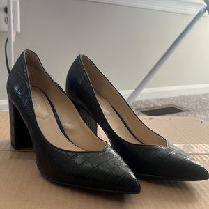 Liz Claiborne black Snakeskin heels